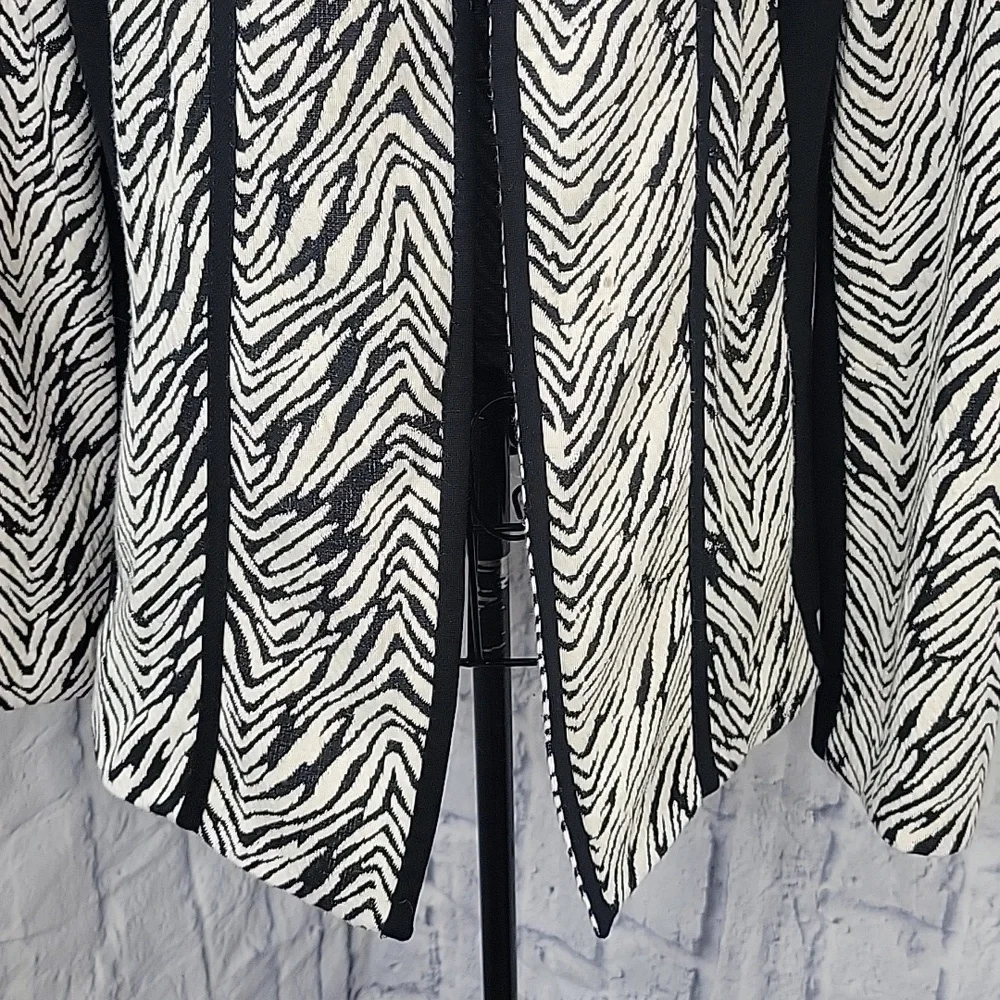 CHICO'S Black and White Zebra Print with Black Accents Open Front Jack… - Picture 3 of 8